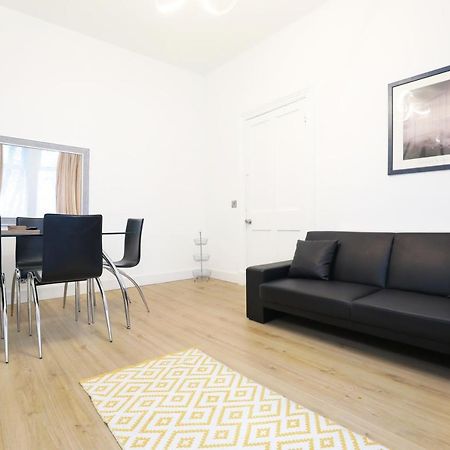 Stunning Modern 3 Bedroom Apartment Единбург Екстериор снимка