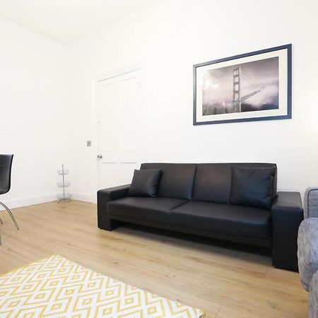 Stunning Modern 3 Bedroom Apartment Единбург Екстериор снимка