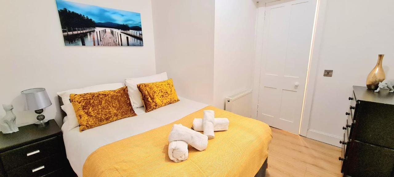 Stunning Modern 3 Bedroom Apartment Единбург Екстериор снимка