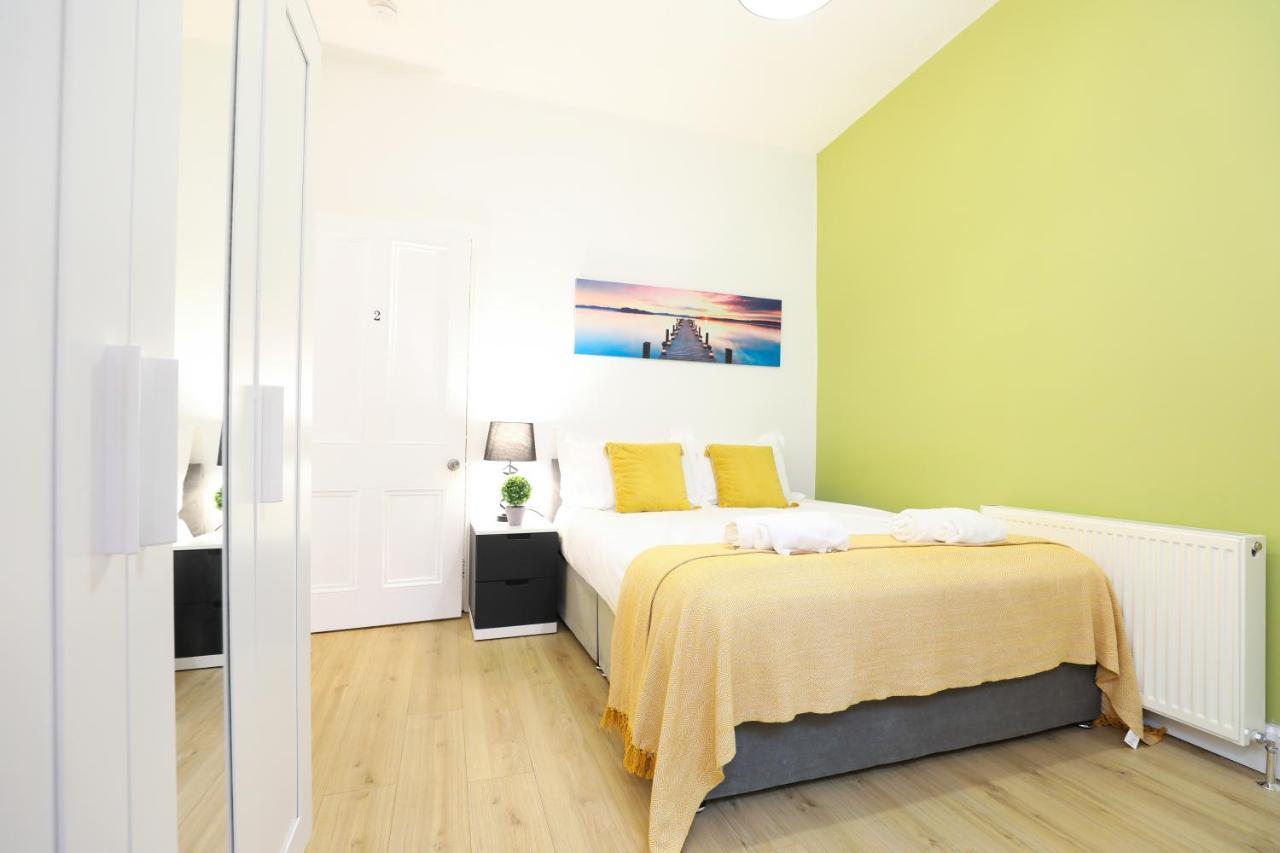 Stunning Modern 3 Bedroom Apartment Единбург Екстериор снимка