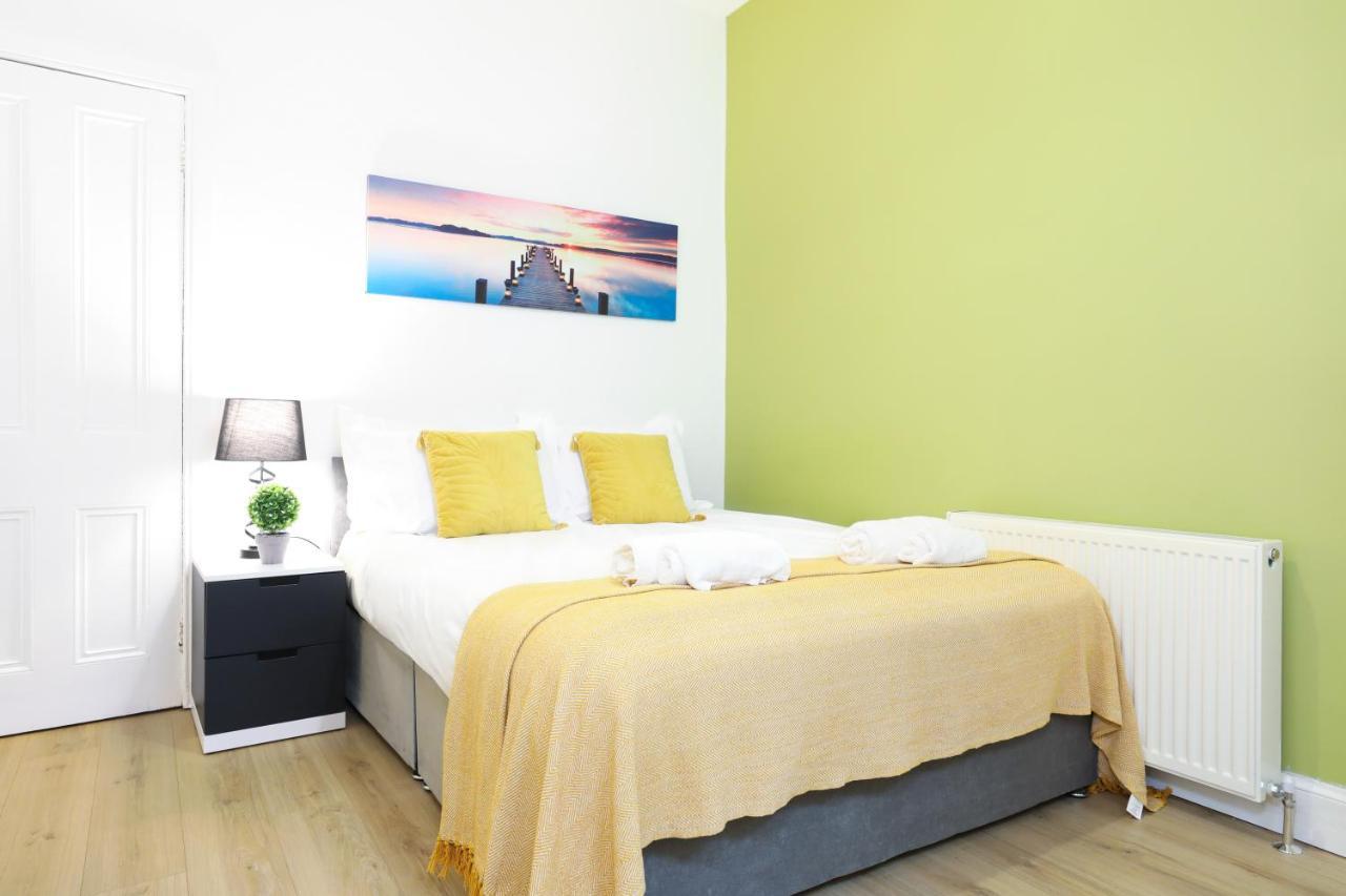 Stunning Modern 3 Bedroom Apartment Единбург Екстериор снимка