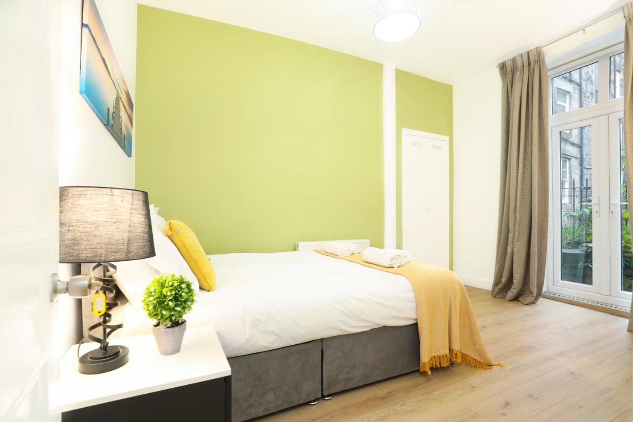 Stunning Modern 3 Bedroom Apartment Единбург Екстериор снимка