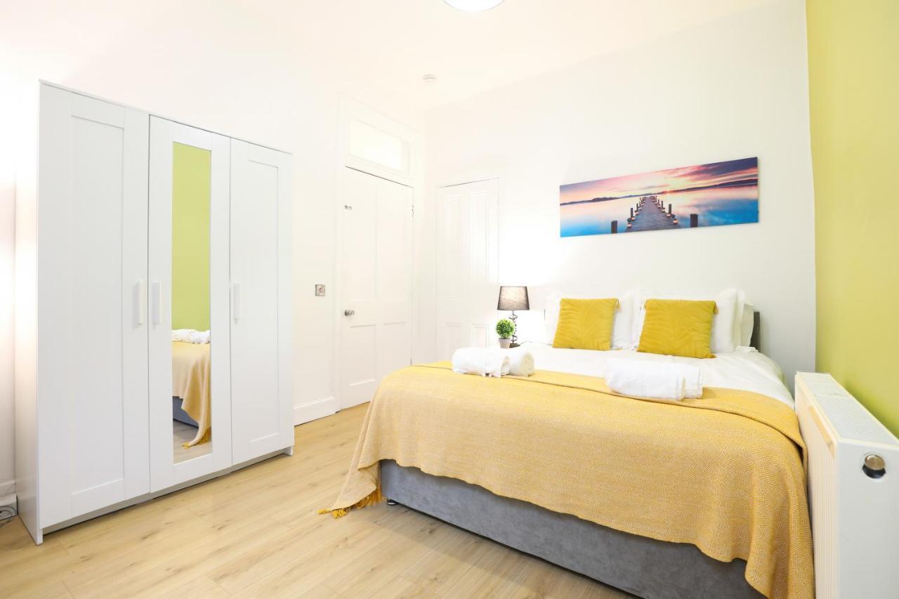 Stunning Modern 3 Bedroom Apartment Единбург Екстериор снимка