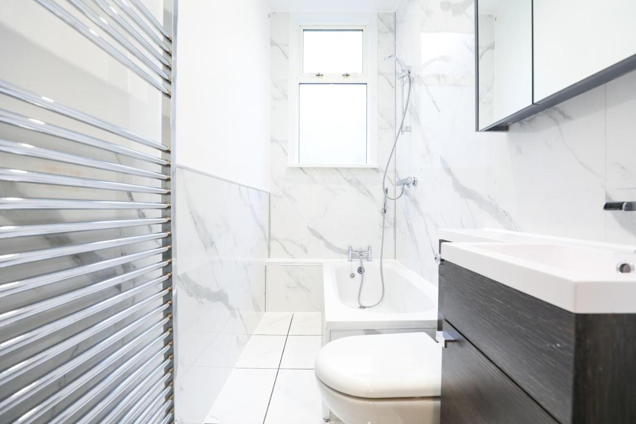 Stunning Modern 3 Bedroom Apartment Единбург Екстериор снимка