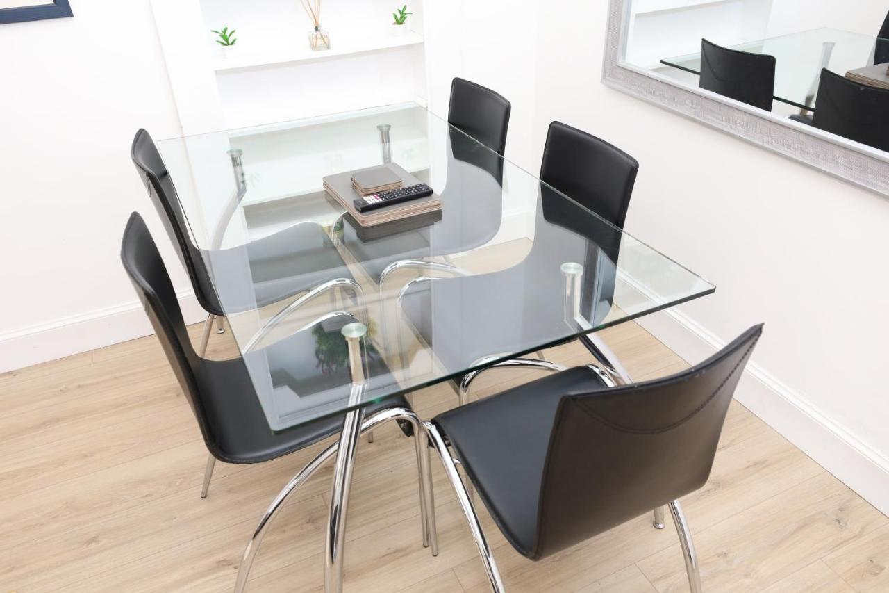 Stunning Modern 3 Bedroom Apartment Единбург Екстериор снимка
