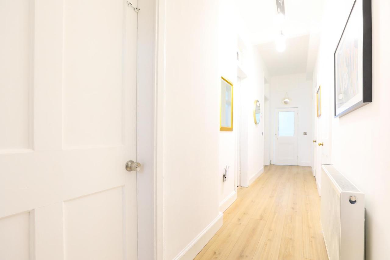 Stunning Modern 3 Bedroom Apartment Единбург Екстериор снимка