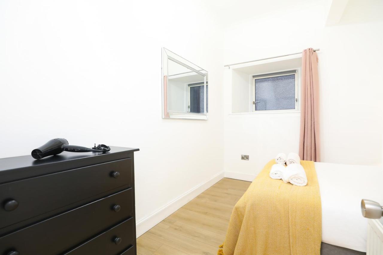 Stunning Modern 3 Bedroom Apartment Единбург Екстериор снимка