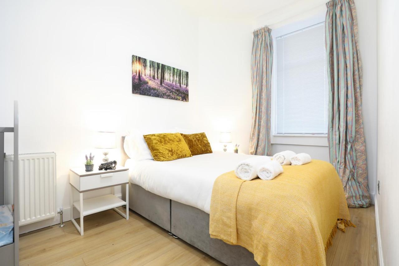 Stunning Modern 3 Bedroom Apartment Единбург Екстериор снимка