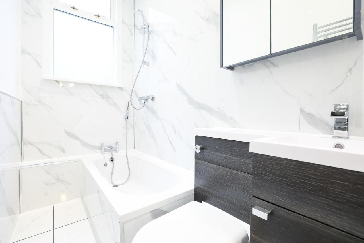 Stunning Modern 3 Bedroom Apartment Единбург Екстериор снимка